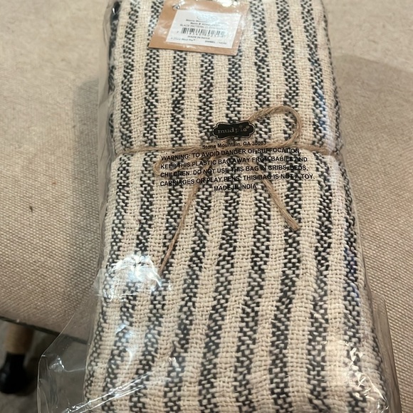 Mud Pie Black Pattern Napkin Set/Set of Four/NWT - Picture 7 of 9